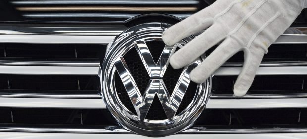 Volkswagen recortará 30.000 empleos  