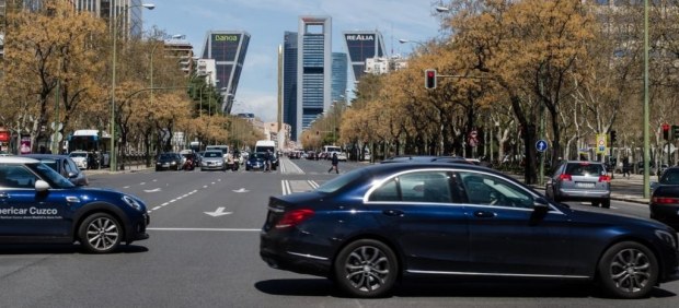 Coches, tránsito, Castellana, tráfico, contaminación, Madrid, torres, edificios